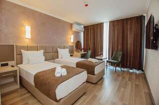 Отель Hotel Kanzler Батуми Двухместный номер с 1 кроватью или 2 отдельными кроватями и панорамным видом-9